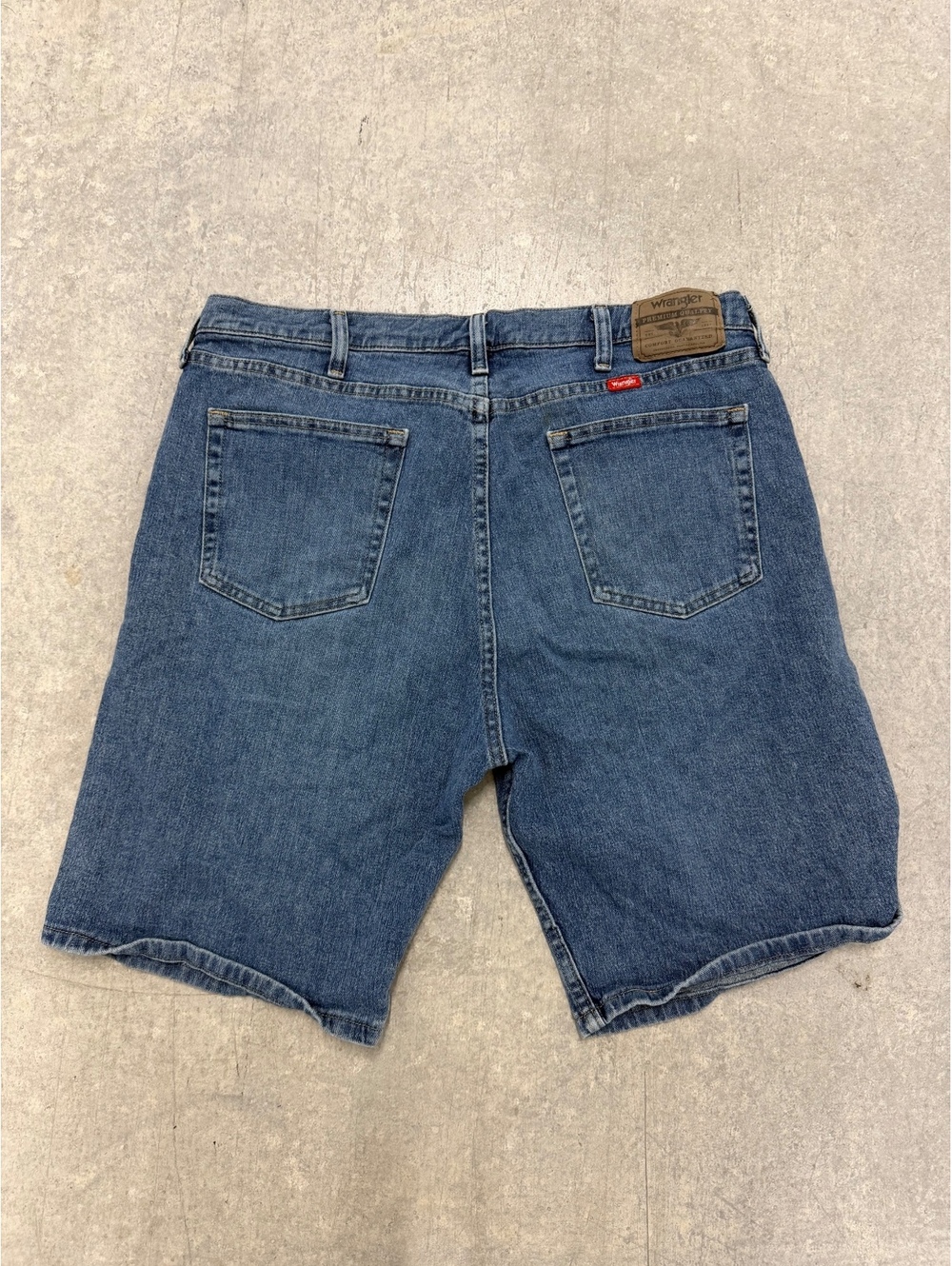 Vintage Wrangler Relaxed Fit Denim Shorts Mens Sz 36 Medium Wash Jorts Y2K